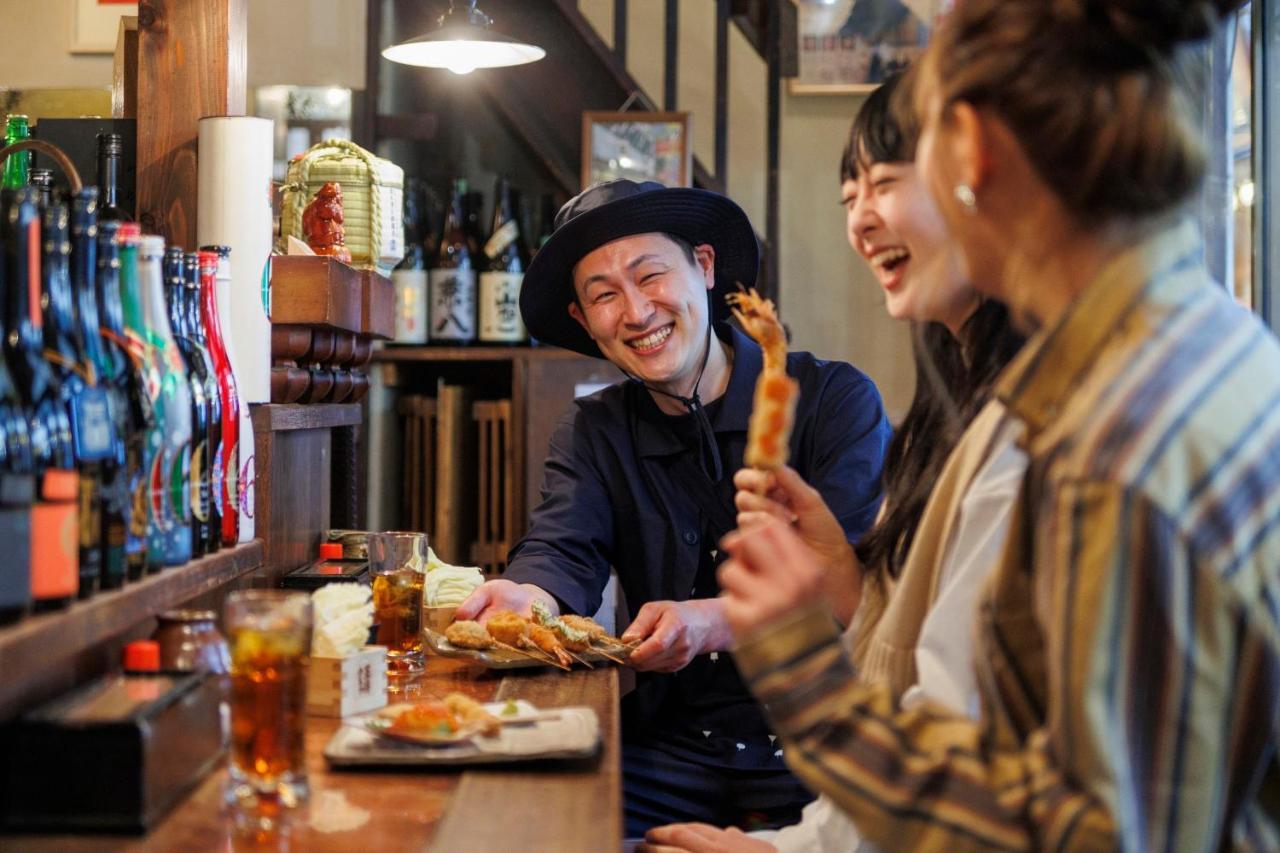 Omo7 Osaka By Hoshino Resorts Ngoại thất bức ảnh A bartender in Japan
