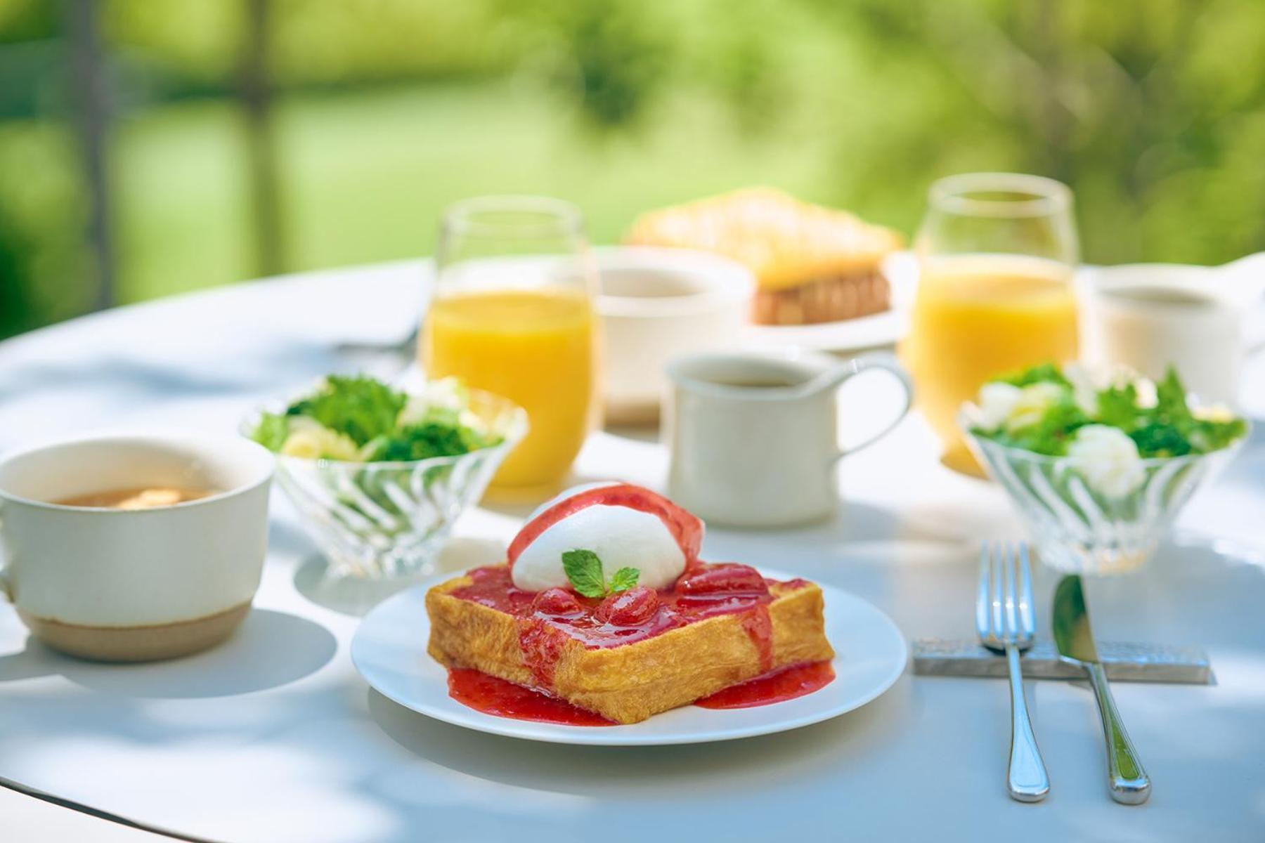 Omo7 Osaka By Hoshino Resorts Ngoại thất bức ảnh A breakfast with orange juice, coffee, and toast