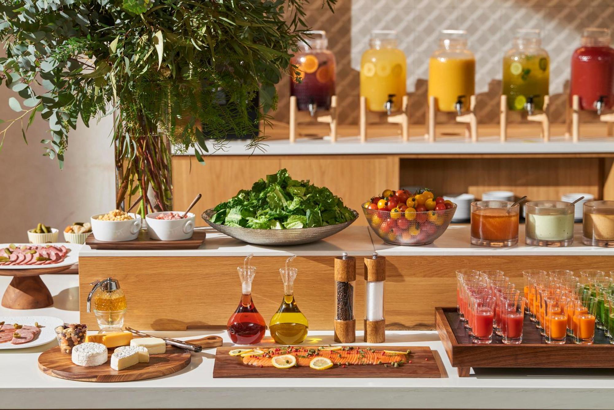 Omo7 Osaka By Hoshino Resorts Ngoại thất bức ảnh A salad bar