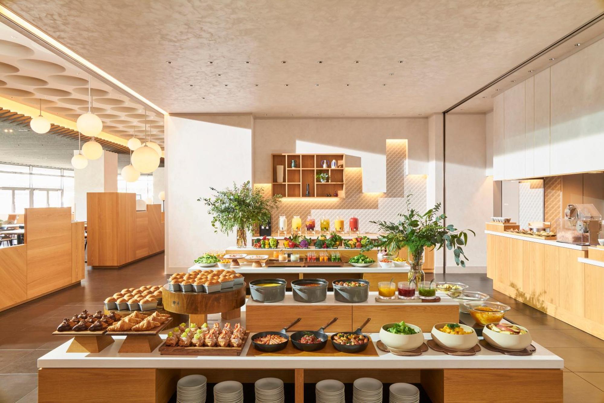 Omo7 Osaka By Hoshino Resorts Ngoại thất bức ảnh The buffet at the lounge