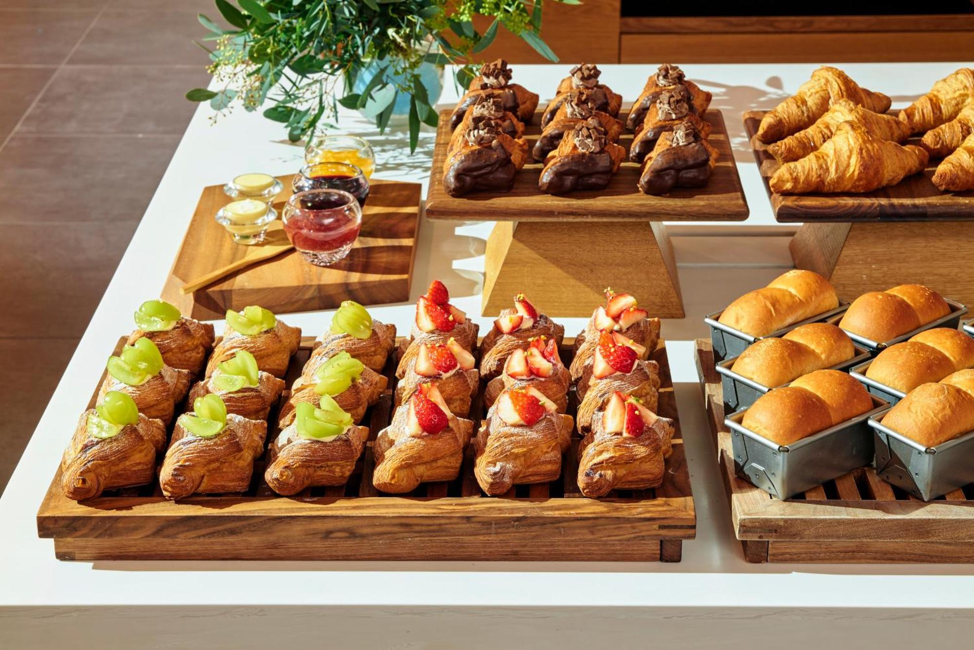 Omo7 Osaka By Hoshino Resorts Ngoại thất bức ảnh A selection of pastries